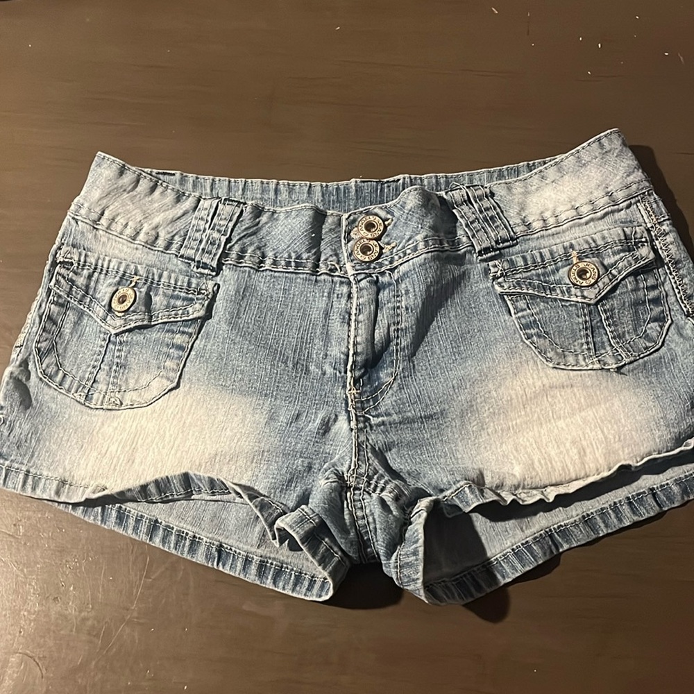 Extra low rise, women’s shorts, medium, light blue